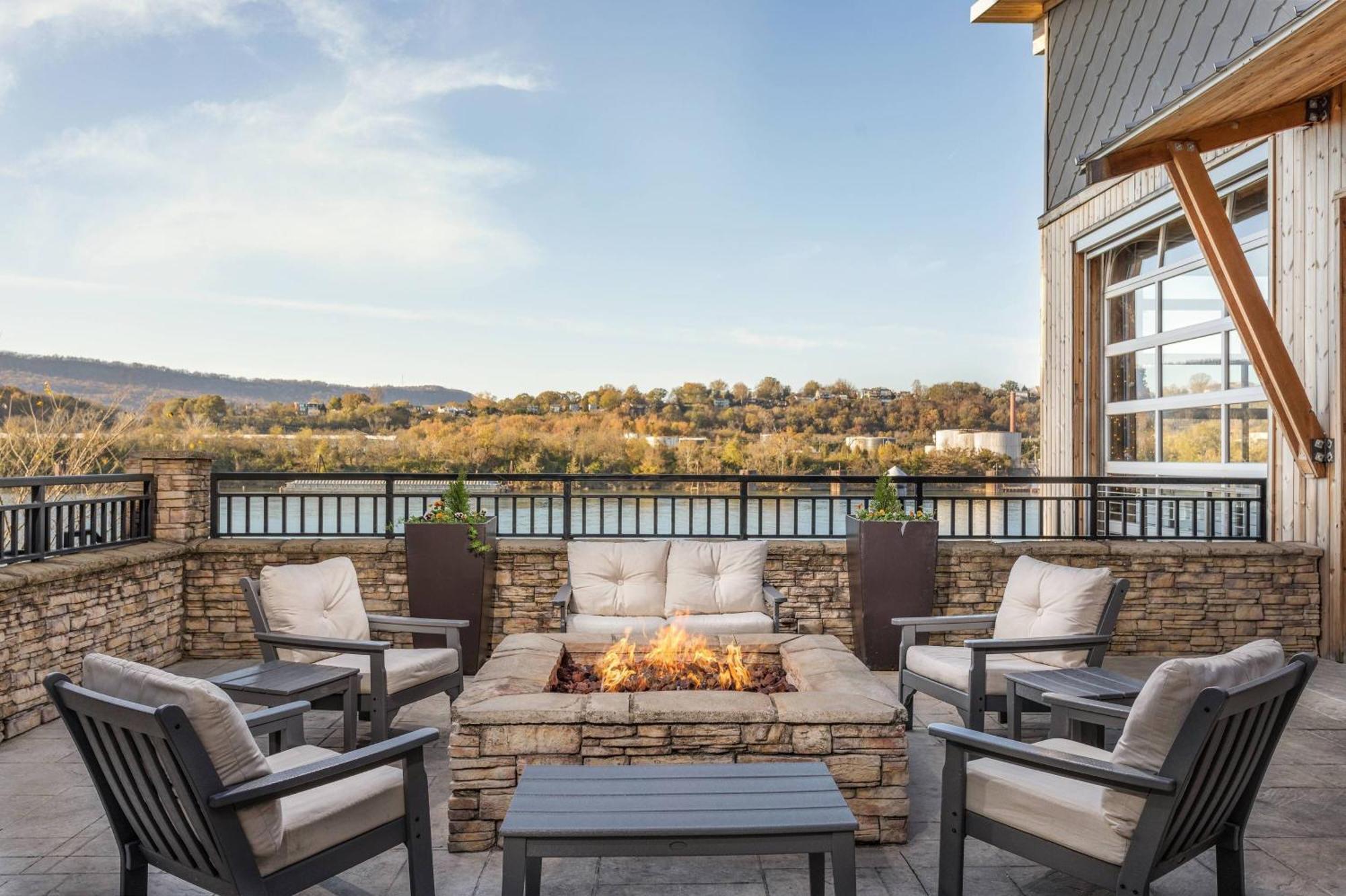 Springhill Suites By Marriott Downtown Chattanooga/Cameron Harbor Exterior foto