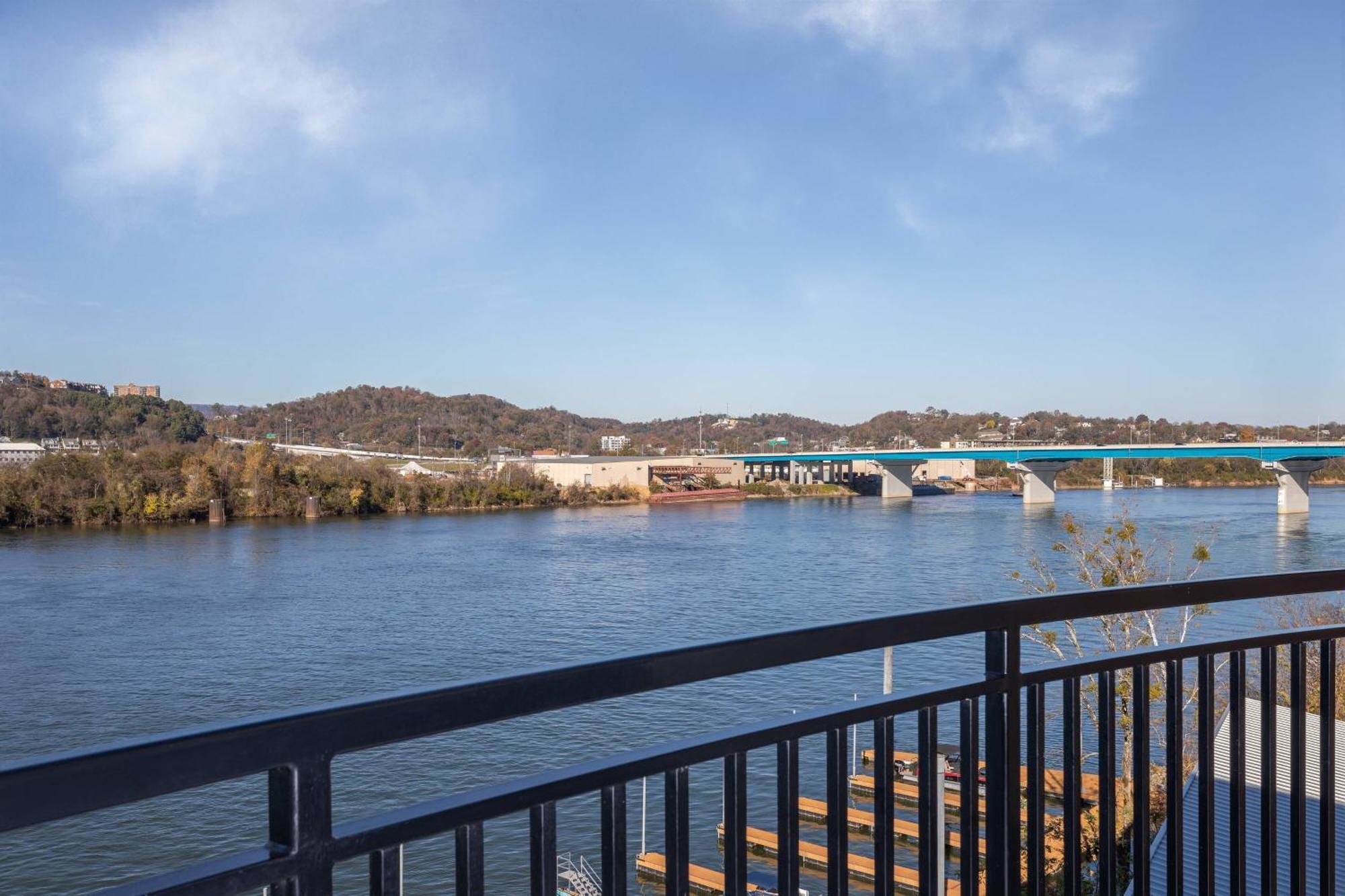 Springhill Suites By Marriott Downtown Chattanooga/Cameron Harbor Exterior foto